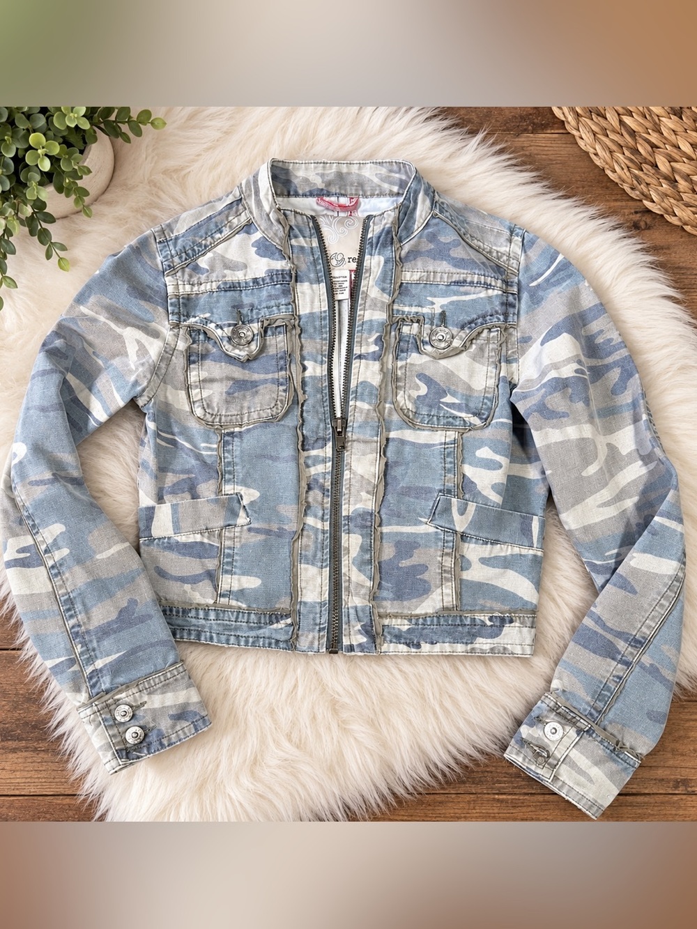 Woman’s camouflage cropped jacket